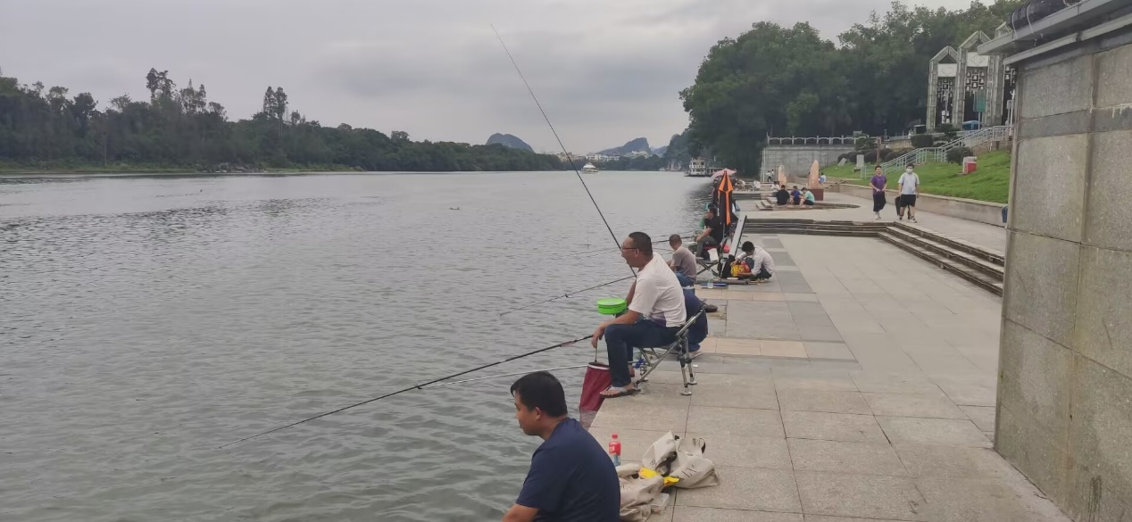 转角发现全是钓鱼佬