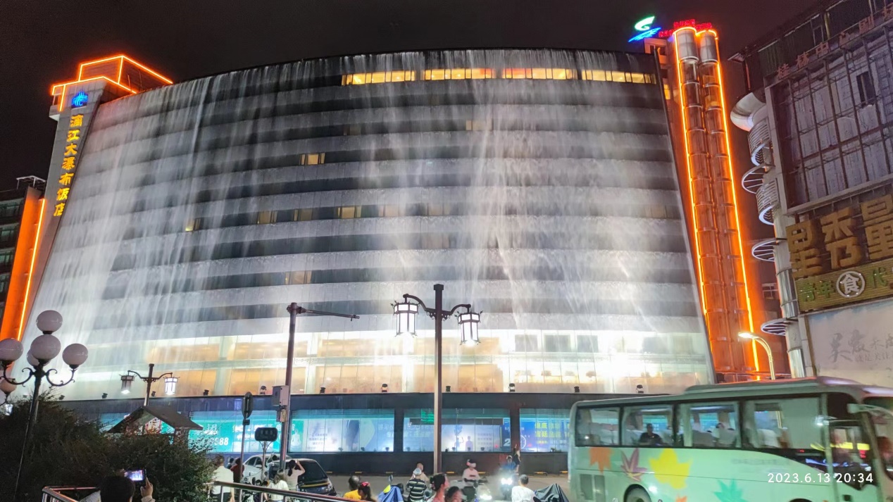 第一次见瀑布酒店，惊呆了